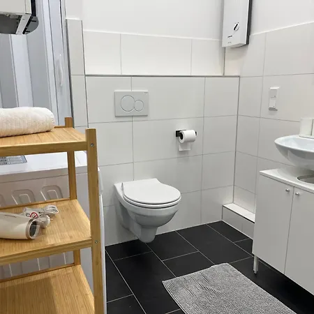 Hostel Schlafwerk24 *